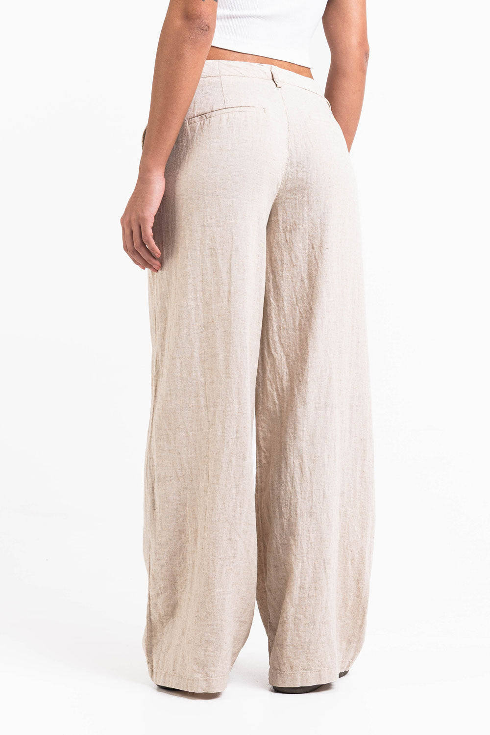 Pantalón ancho de lino MADLADY en color neutro, con cintura ajustable y diseño cómodo para mujer.