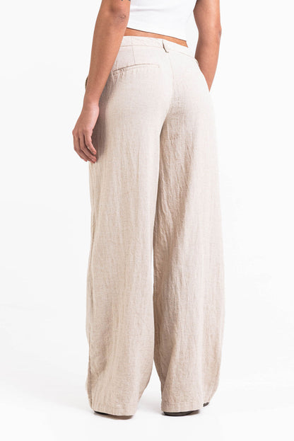 Pantalón ancho de lino MADLADY en color neutro, con cintura ajustable y diseño cómodo para mujer.