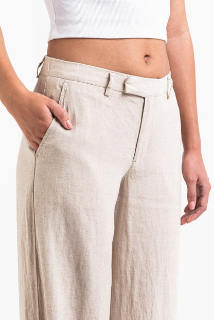 Pantalón ancho de lino MADLADY en color neutro, con cintura elástica y diseño cómodo, ideal para outfits casuales.