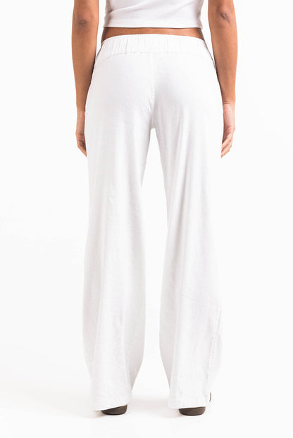 Pantalón recto fresco de tiro bajo MADLADY, en color claro, con diseño cómodo y moderno para mujer.