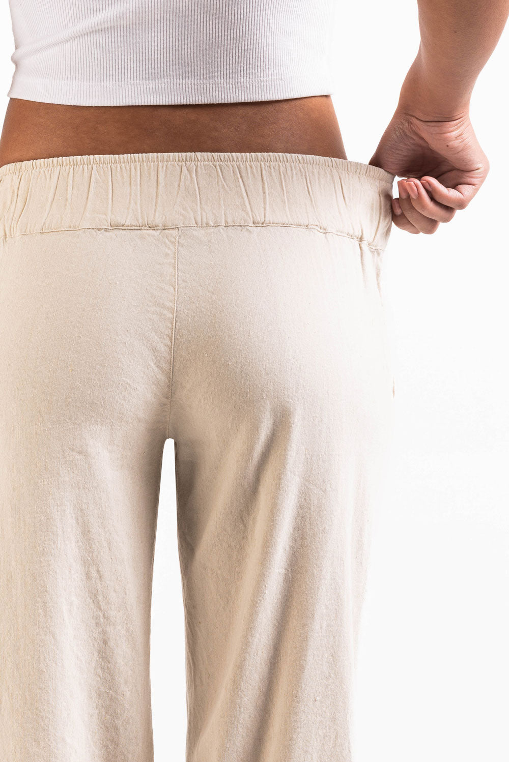 Pantalón recto fresco de tiro bajo de MADLADY, en color claro, con diseño cómodo y estilo casual para mujer.