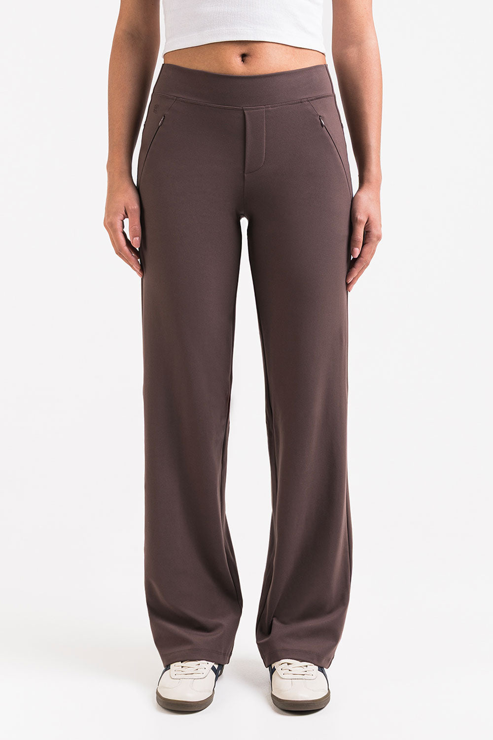 Pantalón elástico de tiro medio MADLADY, pantalones cómodos y ajustados, en color negro, vista frontal.