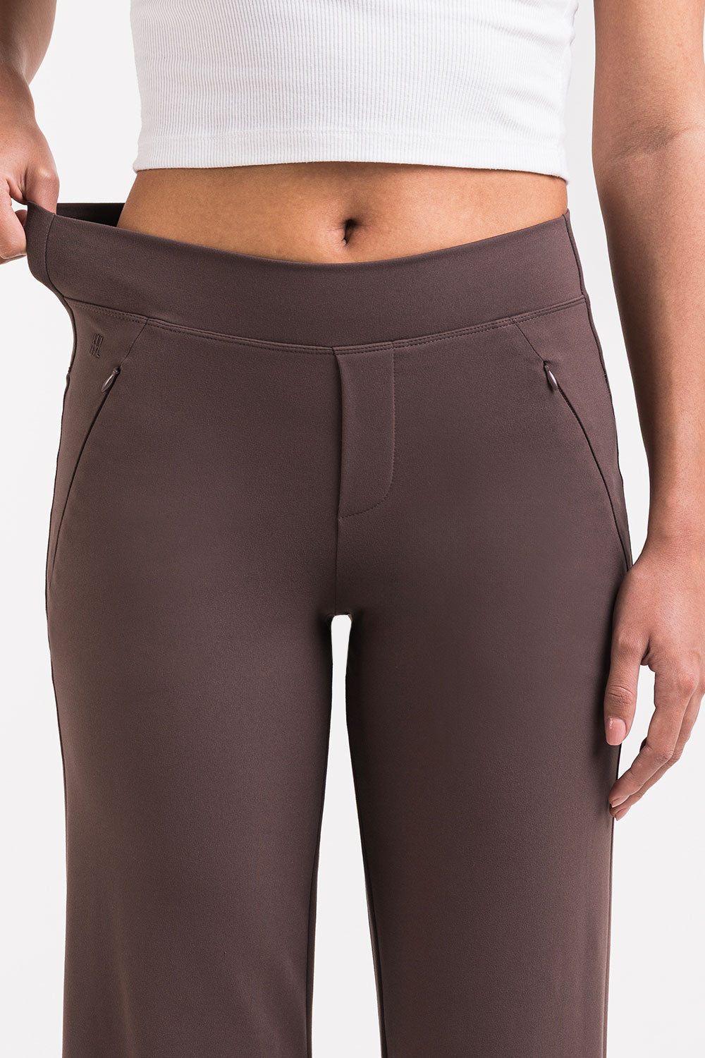 Pantalón elástico de tiro medio MADLADY, pantalones cómodos y ajustados en color negro con cinturilla elástica en la imagen PAN2206-3