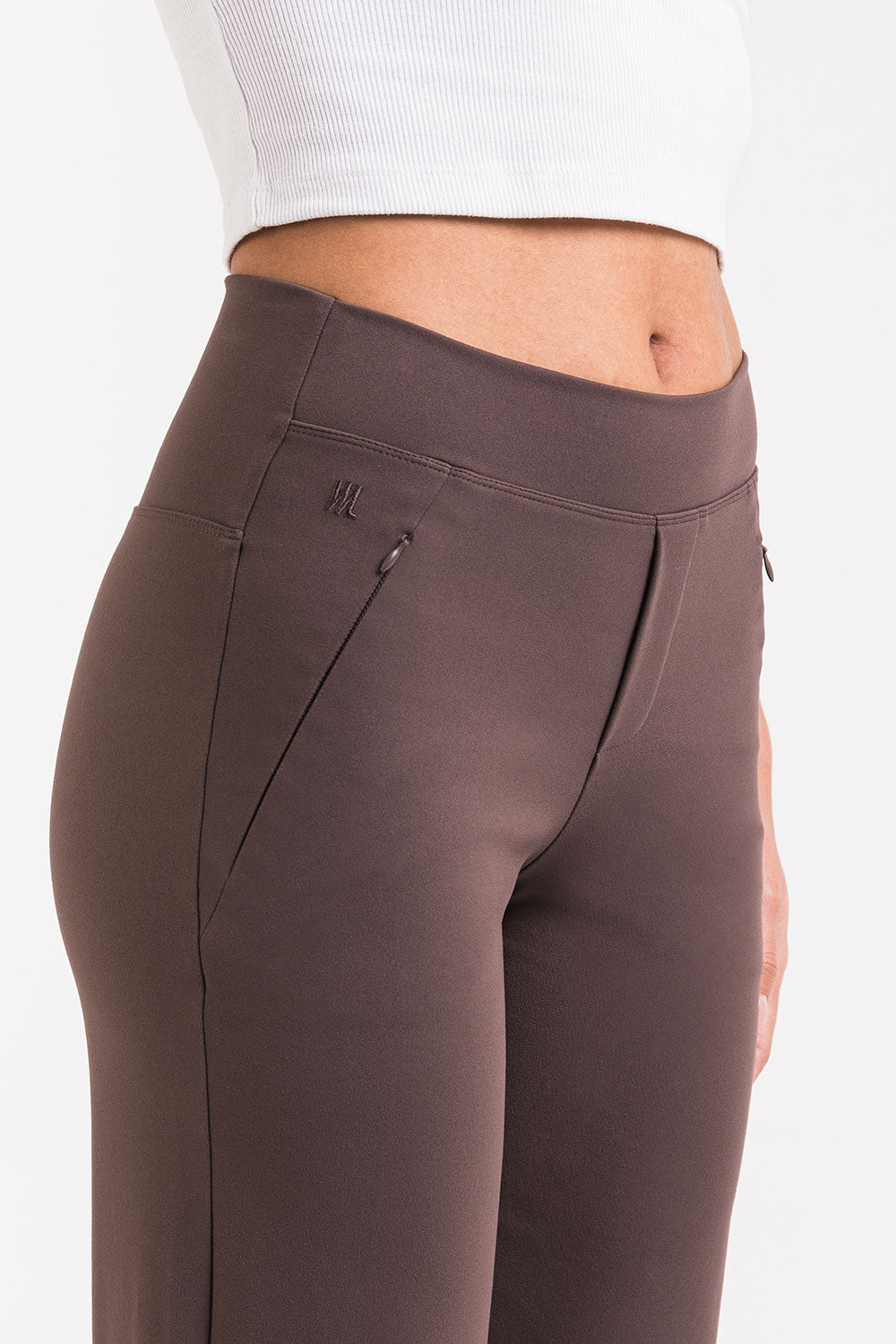 Pantalón elástico de tiro medio MADLADY en color negro, con cintura ajustable y diseño cómodo para uso diario.
