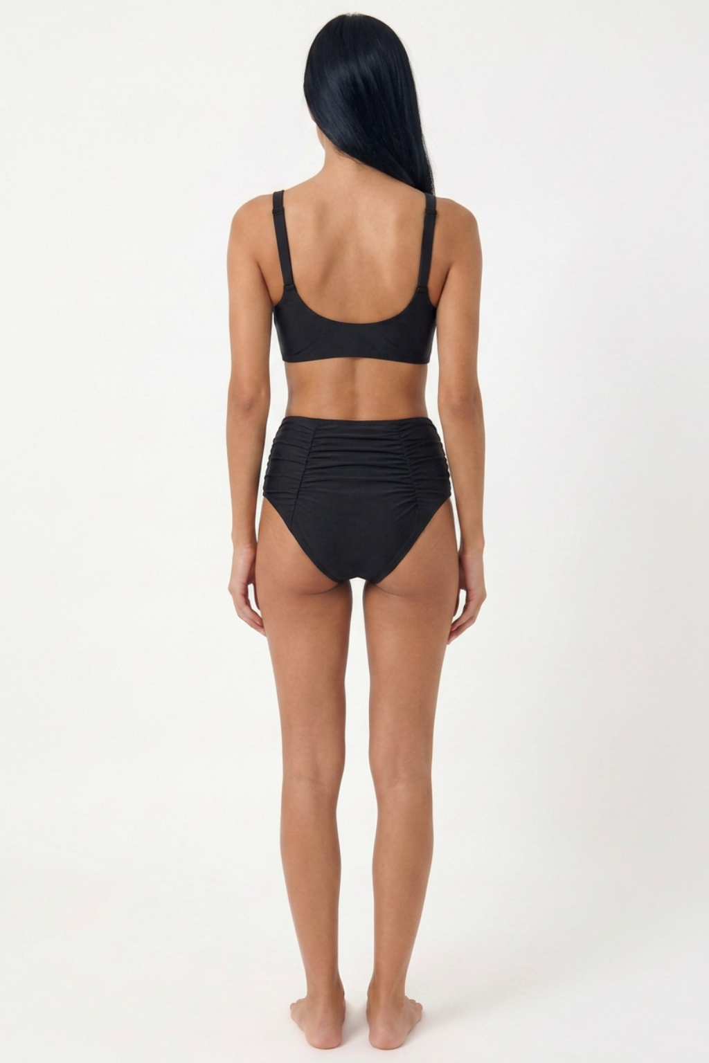 Bikini moldeador de cintura alta de Vera Serrat, en color negro, con diseño ajustado y detalles en la parte superior.