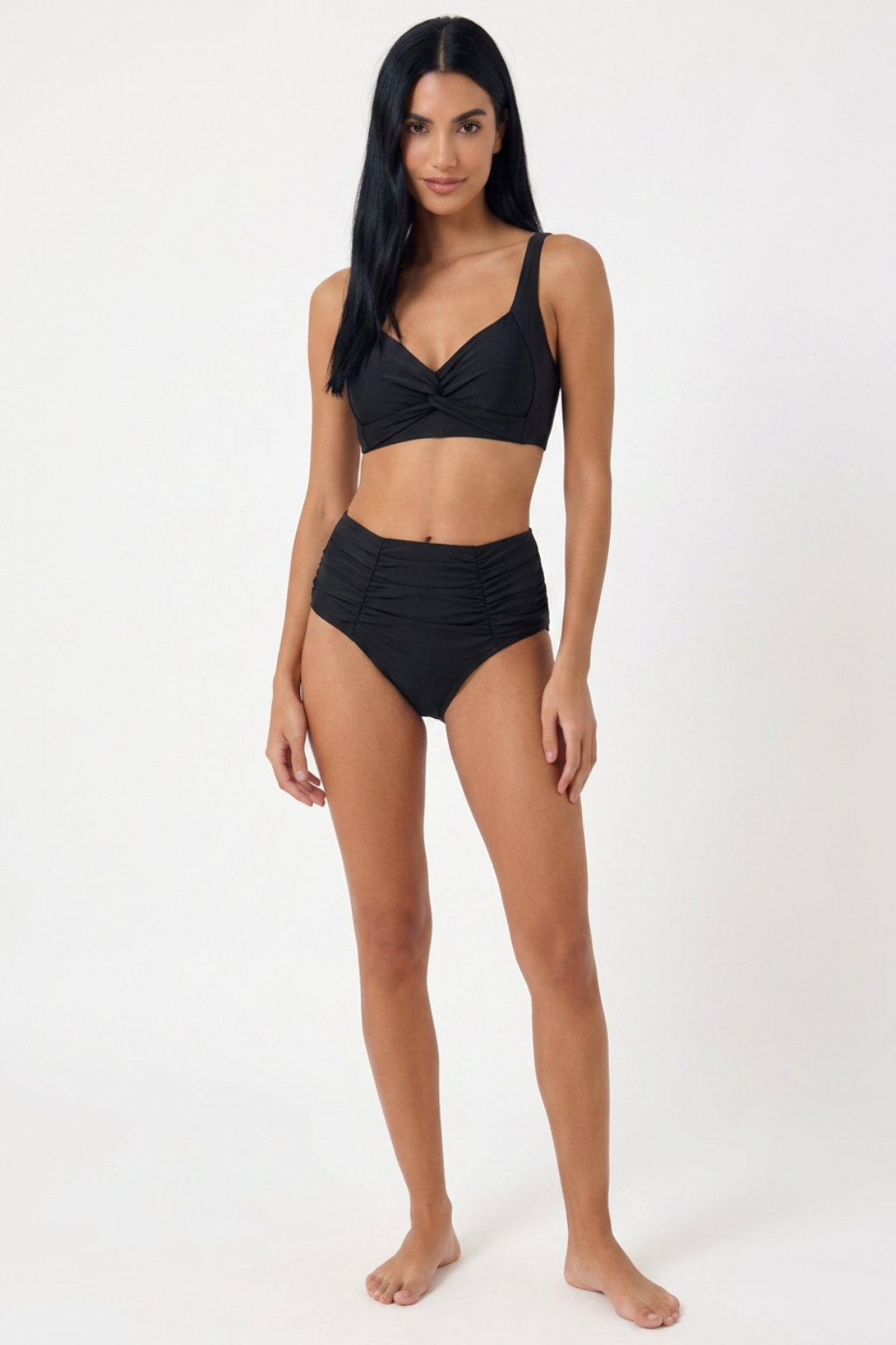 Bikini moldeador de cintura alta de Vera Serrat en color negro, con diseño ajustado y detalles en la parte superior.