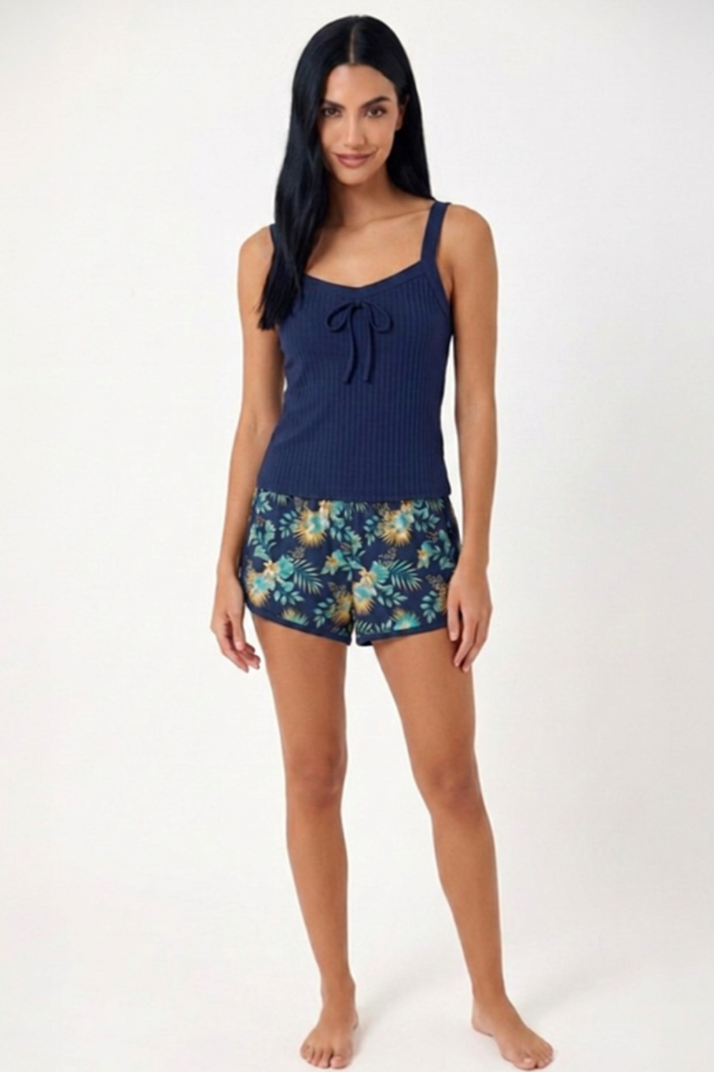 Tankini elegante de corte fluido de Vera Serrat, en tonos suaves, con detalles modernos y cómodo diseño para verano.