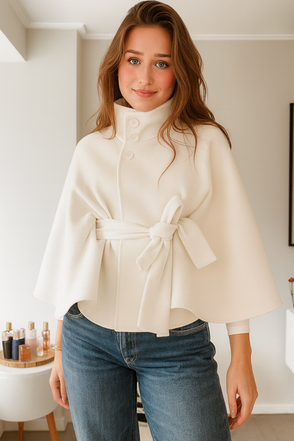 Capa Elegante con Cuello Alto y Cinturón