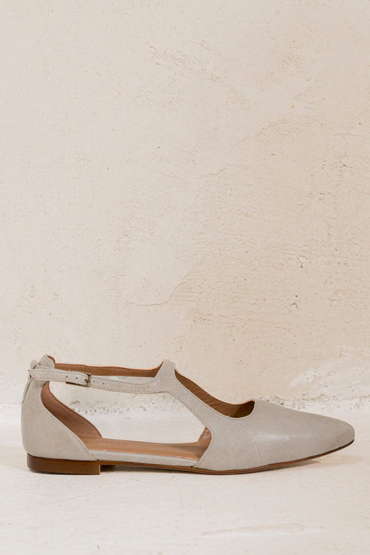 Merceditas de piel gris de Celine, zapato plano de bailarina, vista lateral, marca Ganzitos.
