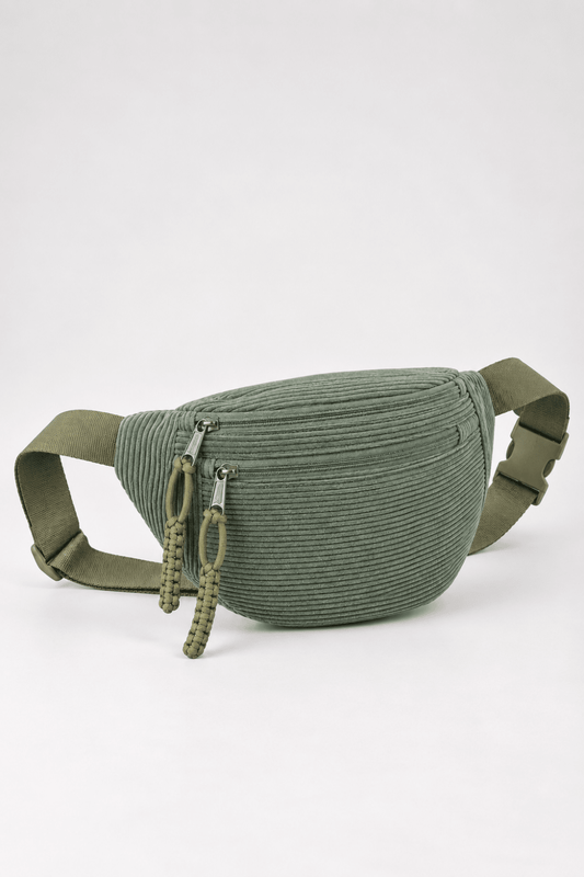 Bolso bandolera de pana de la marca Vera Serrat, con correa ajustable y diseño elegante en color neutro.