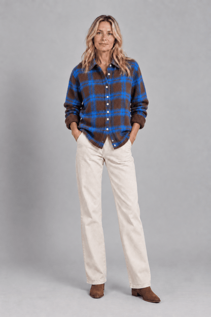 Cárdigan de punto a cuadros marrón y azul de Vera Serrat, con acabado suave y estilo clásico para mujer.