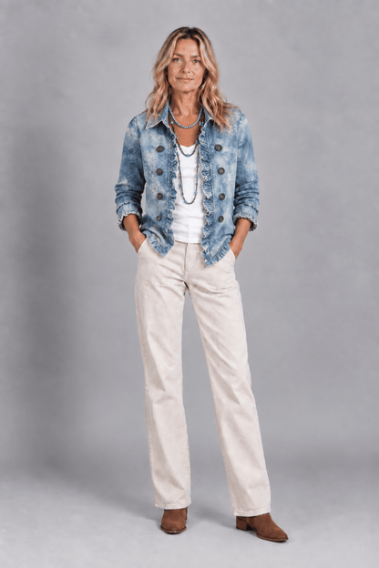 Chaqueta bohemia con estampado botánico y volantes de la marca Valentina Laurent, con detalles florales y estilo relajado.