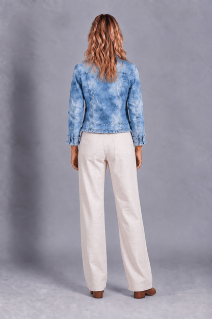 Chaqueta bohemia Valentina Laurent con estampado botánico y detalles de volantes, ideal para un estilo femenino y fresco.