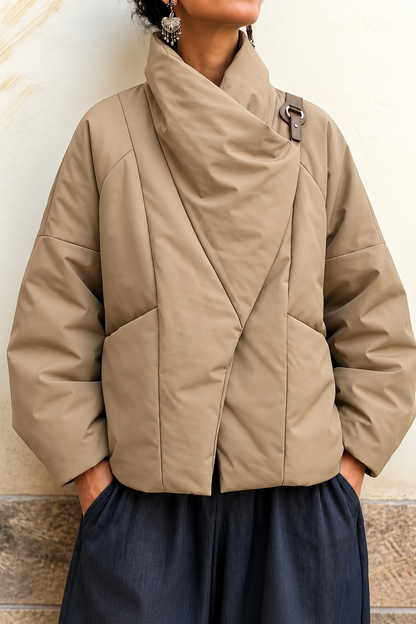 Chaqueta Acolchada Moderna con Diseño Asimétrico y Drapeado