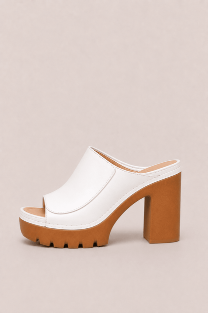 Sandalias de plataforma Mireya de Vera Serrat con tacón ancho y diseño moderno, en color beige con detalles elegantes.