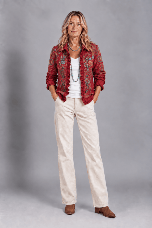 Chaqueta bohemia de cachemira Nuria con volantes de De Mode Zussen, tejido suave y detalles elegantes en estilo bohemio.