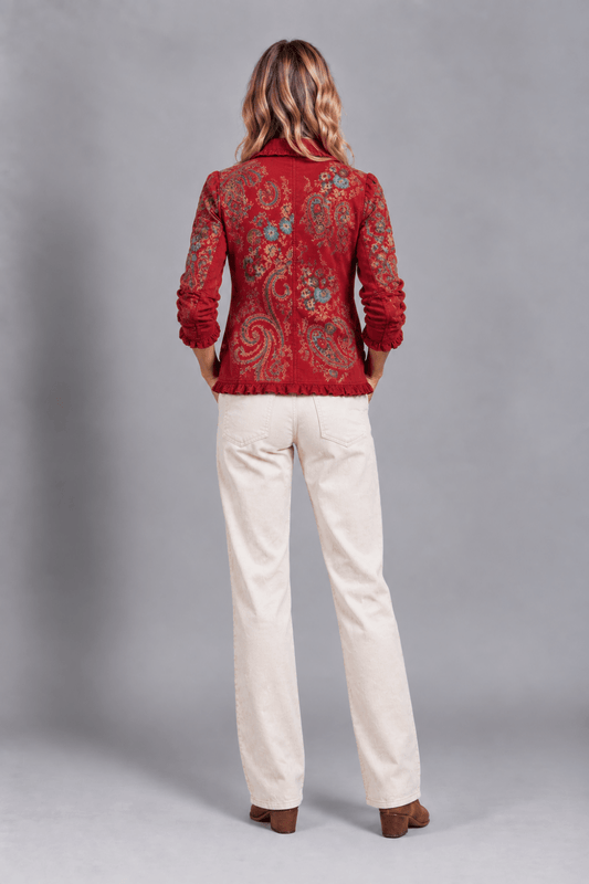 Chaqueta bohemia de cachemira Nuria con volantes, de la marca De Mode Zussen, muestra detalles elegantes y suaves tejidos.