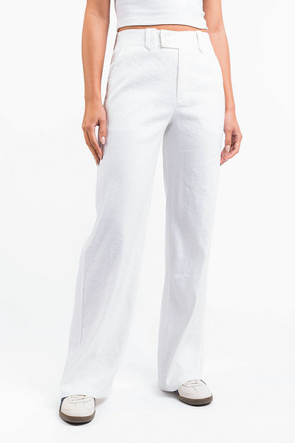 Pantalón recto de tiro alto MADLADY en lino blanco, vista frontal mostrando diseño elegante y ajuste cómodo.